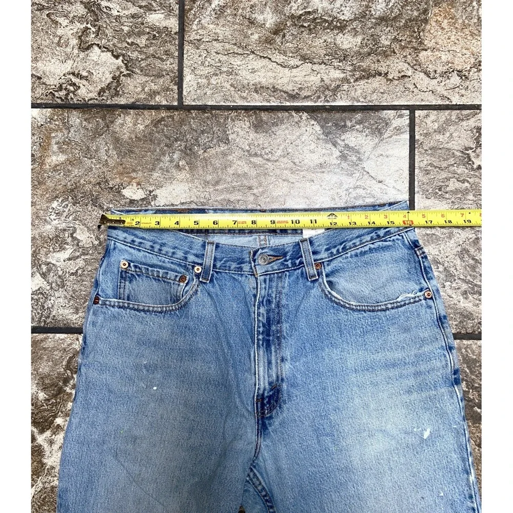 Vintage Levi's 550 Relaxed Fit Jeans Men's Size 34x34 (Fits 32x34) Blue Distress